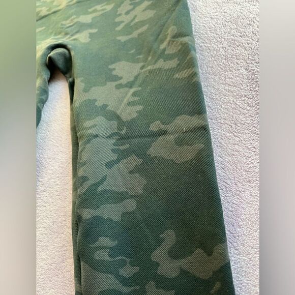 SPANX Look at Me Now Seamless Cropped Leggings Size Large - Picture 13 of 16